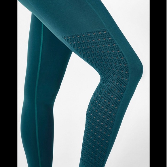 Fabletics seamless 7/8 cropped legging - Picture 3 of 9